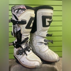 White Garne GX-1 boots